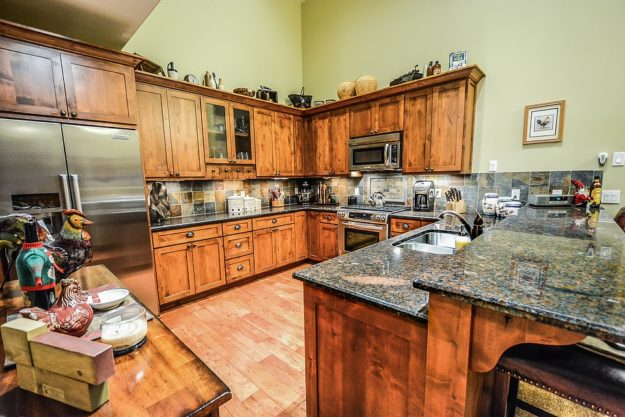 Difference between granite and quartz countertops